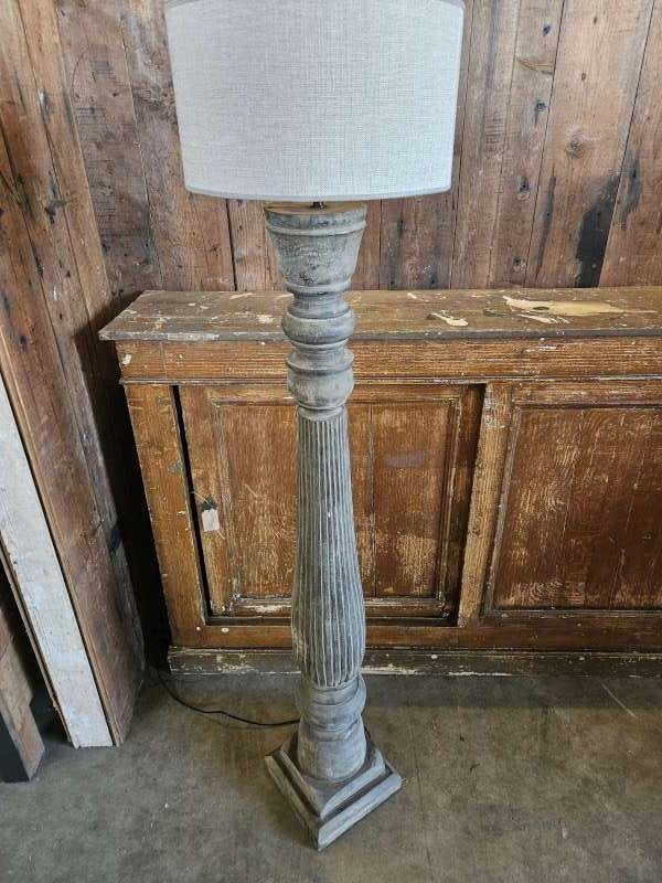 vloerlamp,lampenvoet``WOONWINKEL RUSTIEK``, Huis en Inrichting, Ophalen of Verzenden, Nieuw, Hout, 150 tot 200 cm