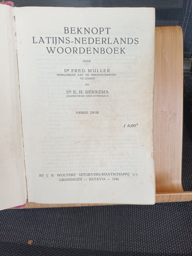 Beknopt Latijns - Nederlands woordenboek, Gelezen, Nederlands, Ophalen of Verzenden, Van Dale