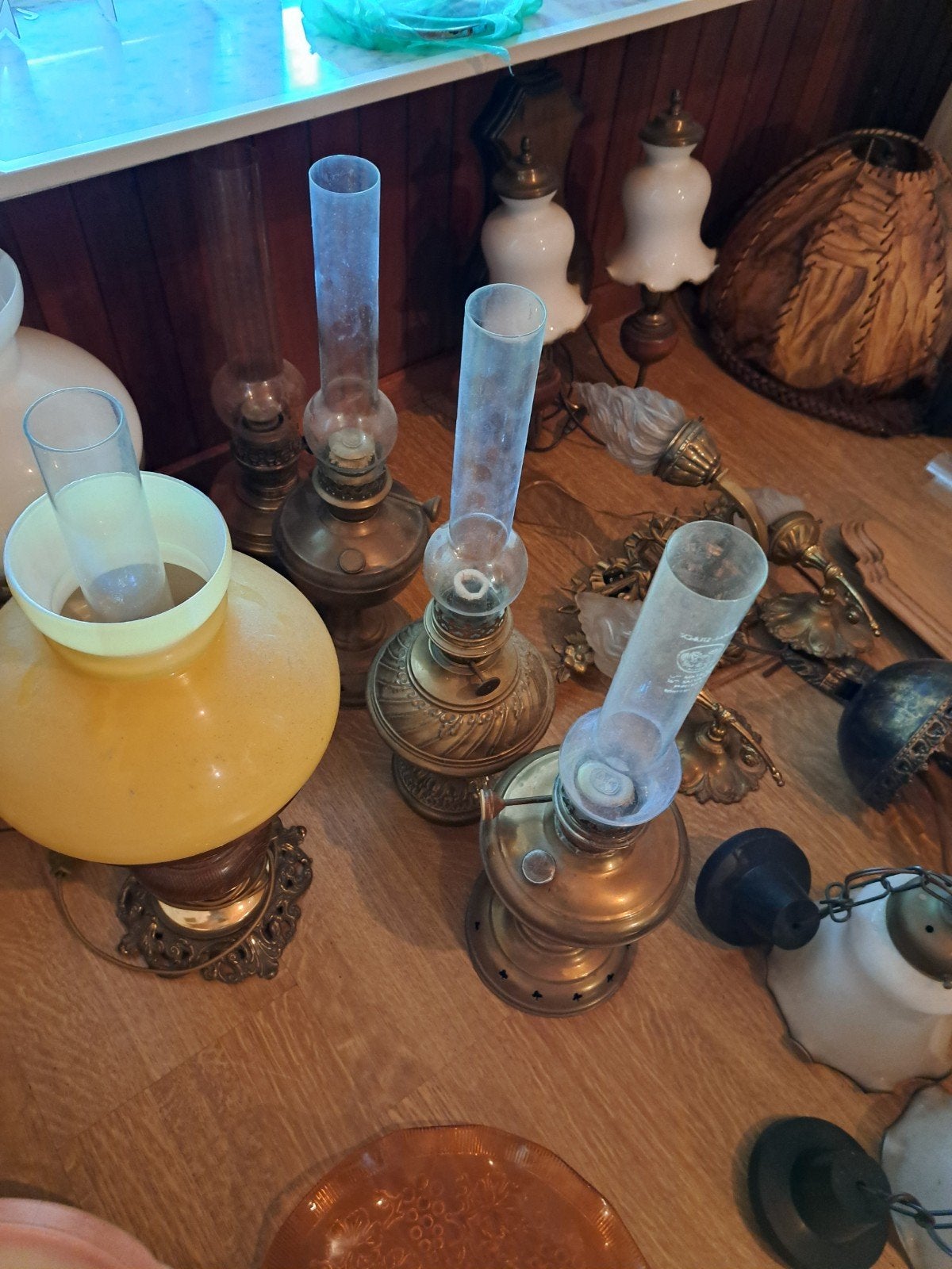 3 oude olielampen, Ophalen