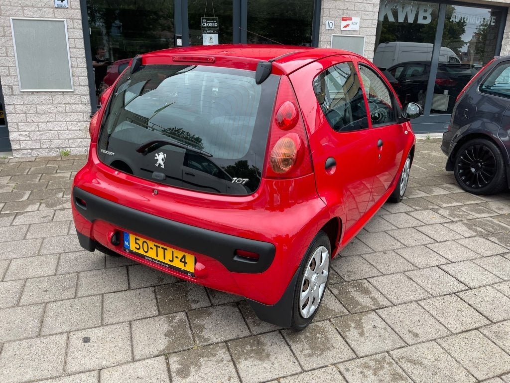 Peugeot 107 1.0-12V 5Drs Nieuwe apk Beurt (bj 2011), Auto's, Euro 5, Metallic lak, Gebruikt, 4 stoelen