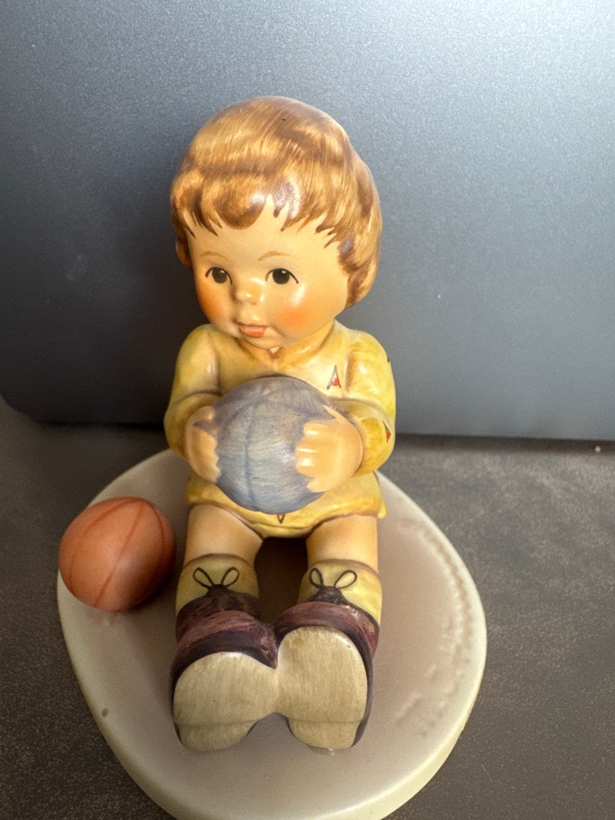 Hummel beeldje jongen met bal - Exclusive Edition 1998/99, Verzamelen, Ophalen of Verzenden, Zo goed als nieuw, Hummel