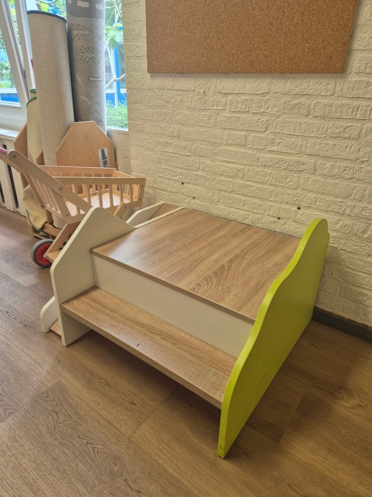 Kinderopstapje met opbergruimte, Ophalen of Verzenden, Gebruikt, Overige typen