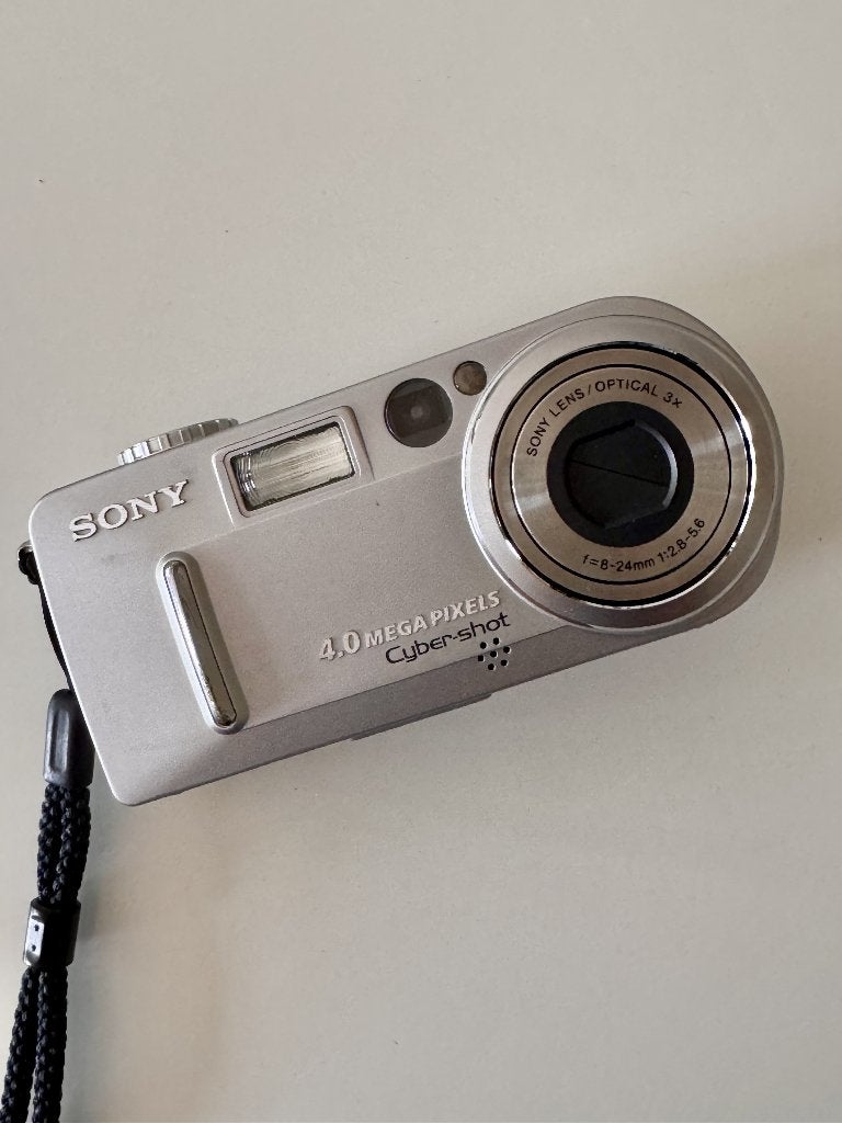 Sony Cybershot 4.0 MP DSC-P9 Silver, Ophalen, Gebruikt, 4 megapixels, Compactcamera