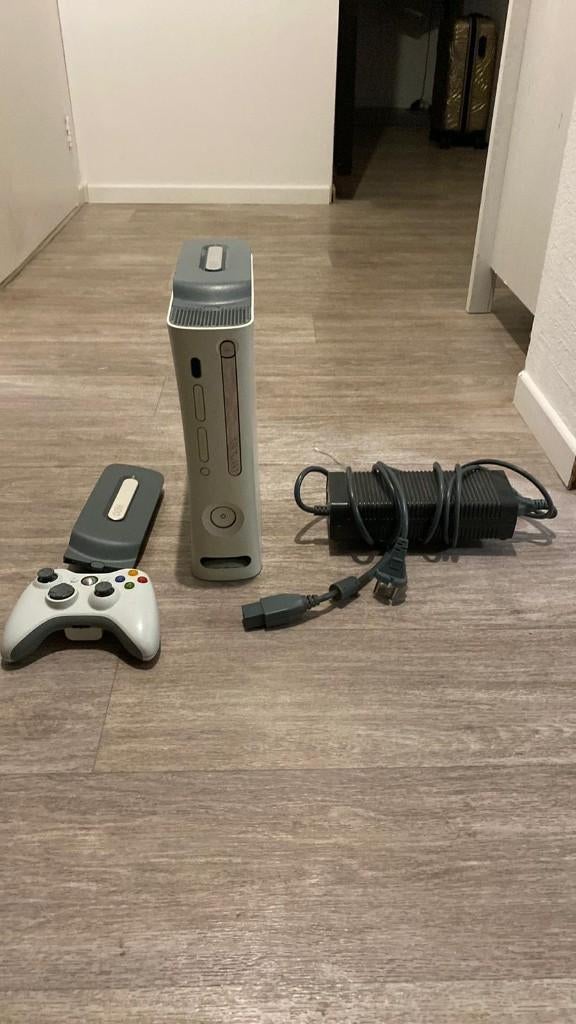 Xbox 360 120GB nette staat, Spelcomputers en Games, Spelcomputers | Xbox 360, Ophalen of Verzenden, Zo goed als nieuw, 360 Arcade of Core