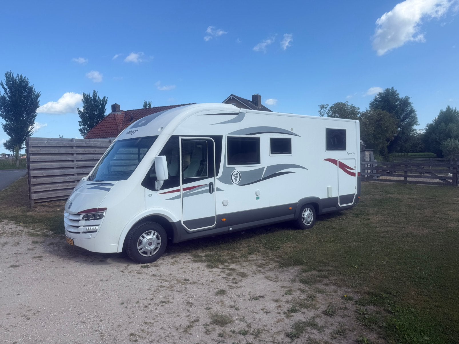 Zeer nette Elnagh Magnum 30 enkele bedden, Integraal, Ringverwarming, Fiat, 7 tot 8 meter
