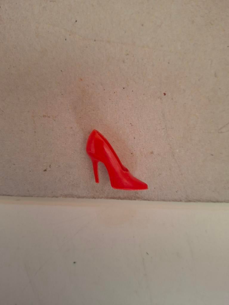 Barbie red closed toe spike shoe mattel 1 schoentje, Verzenden, Zo goed als nieuw, Accessoires