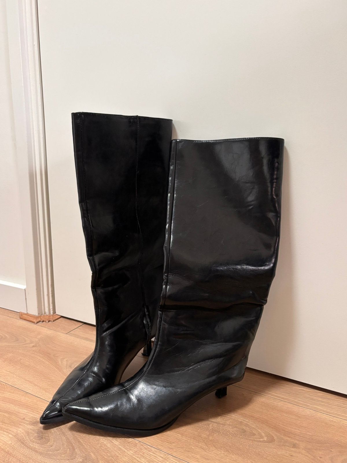 Lange Zara-laarzen met puntige neus, maat 41., Ophalen of Verzenden, Zo goed als nieuw, Zwart, Hoge laarzen