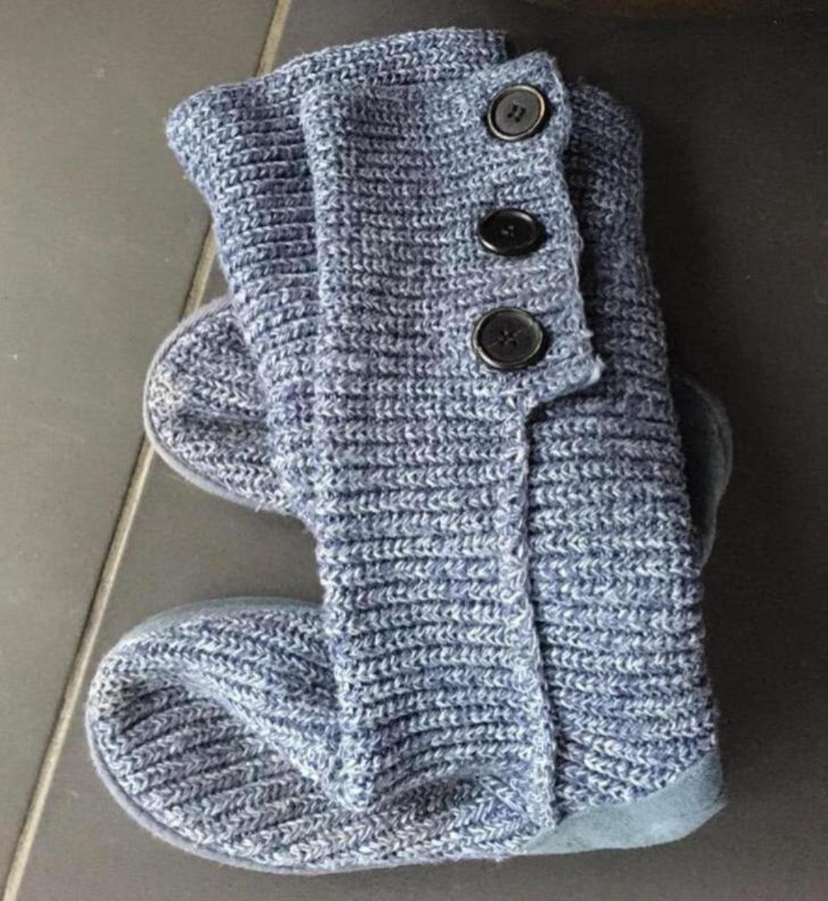 Gebreide laarzen met knopen pantoffels - maat 38, Blauw, Ophalen of Verzenden, Pantoffels of Sloffen, Gedragen