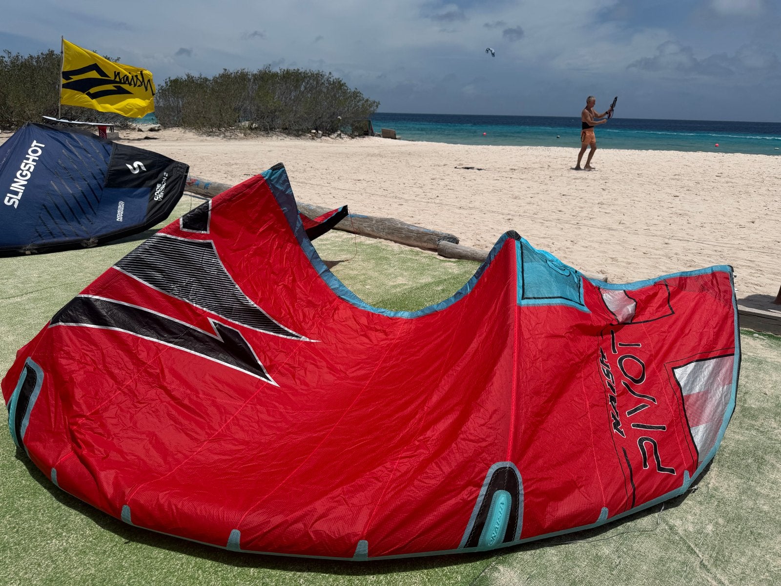 Naish pivot 2025 9m with bar, Watersport en Boten, Gebruikt, Kitesurf-set, 9 m², Geen board