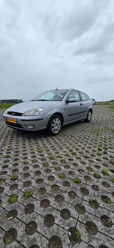 Ford Focus Futura 1.6 I 3D 2004 Grijs, Auto's, Ford, Particulier, Focus, ABS, Airbags, Airconditioning, Automatische klimaatregeling
