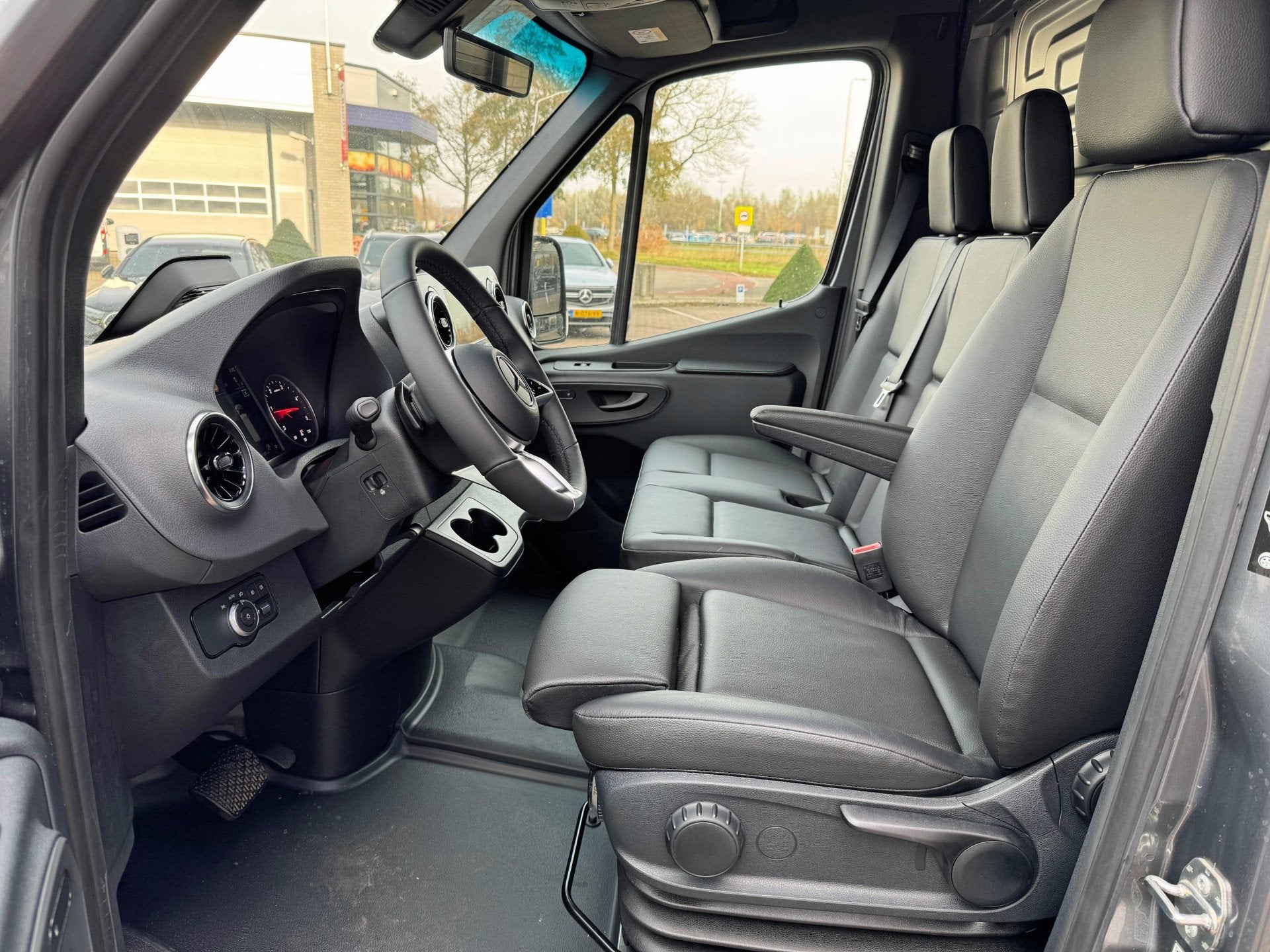 Mercedes-Benz Sprinter 319 L3H2 2x Schuifdeur BPM vrij Distr, Auto's, Automaat, 12 maanden, Achterwielaandrijving, Gebruikt