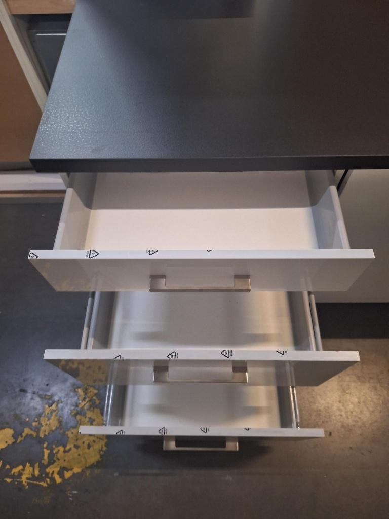 Keuken Compleet met APP 120Keukens op voorraad Nr 2899, Huis en Inrichting, Keuken | Complete keukens, Nieuw, Enkelwandige keuken