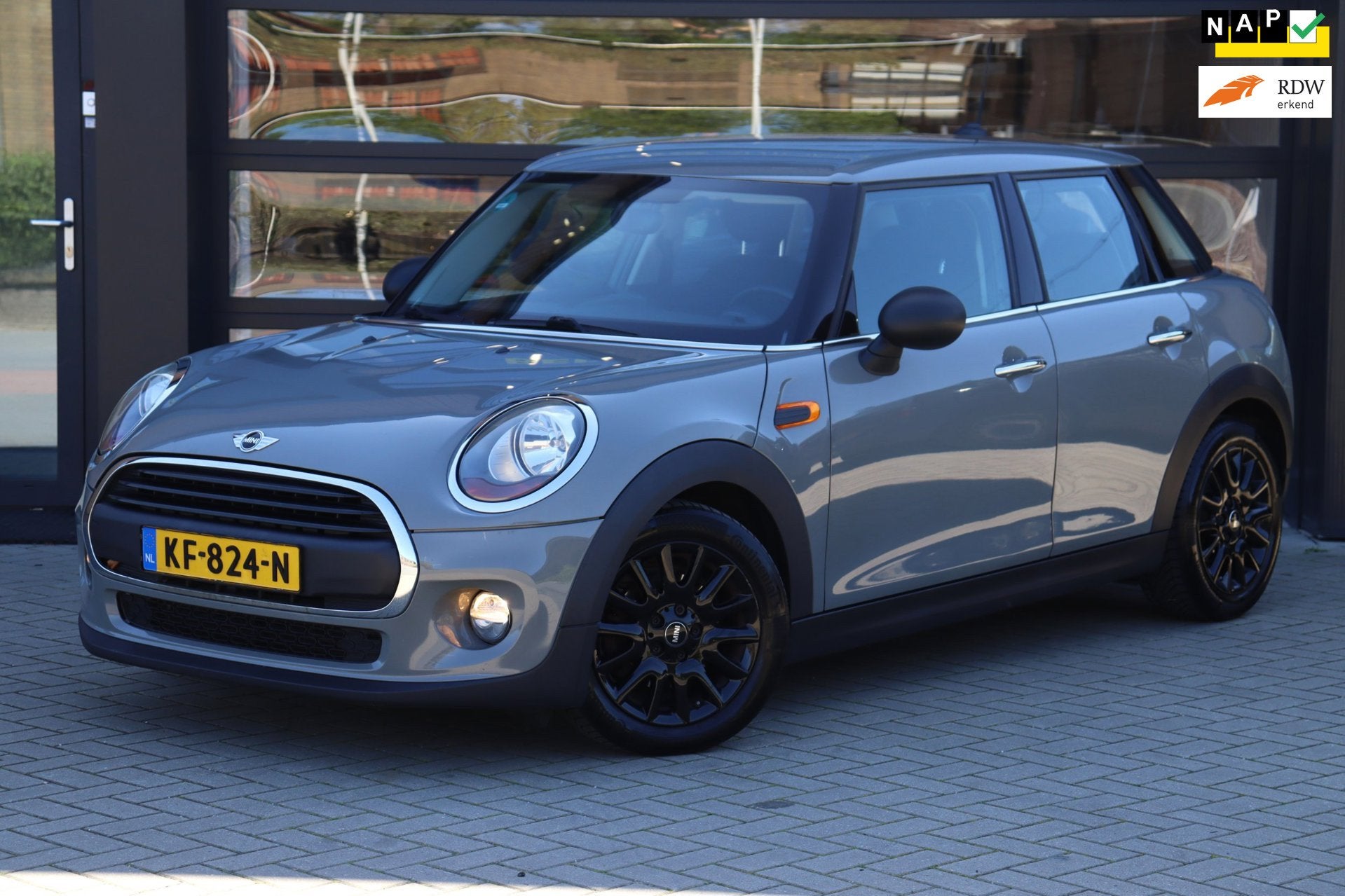 Mini Mini 1.5 One D Business | NAP | Navi | Cruise | Airco |, Voorwielaandrijving, Stof, Gebruikt, Euro 6
