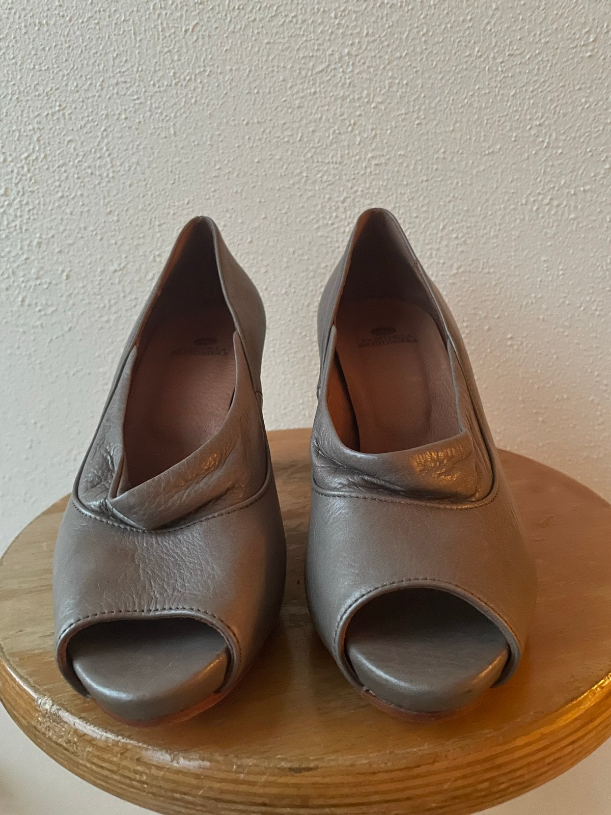 Fred de la Bretoniere Pumps Maat 38 - Zo goed als nieuw, Ophalen of Verzenden, Zo goed als nieuw, Grijs, Pumps
