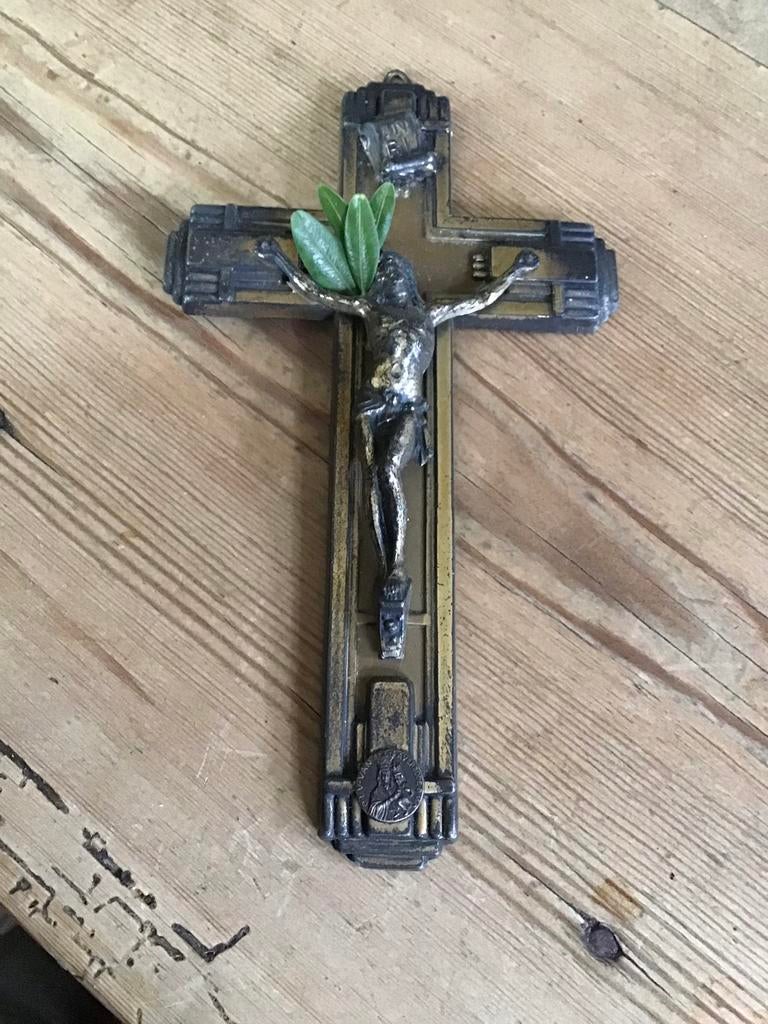 Oud metalen kruisbeeld met corpus, Antiek en Kunst, Antiek | Religie, Ophalen of Verzenden