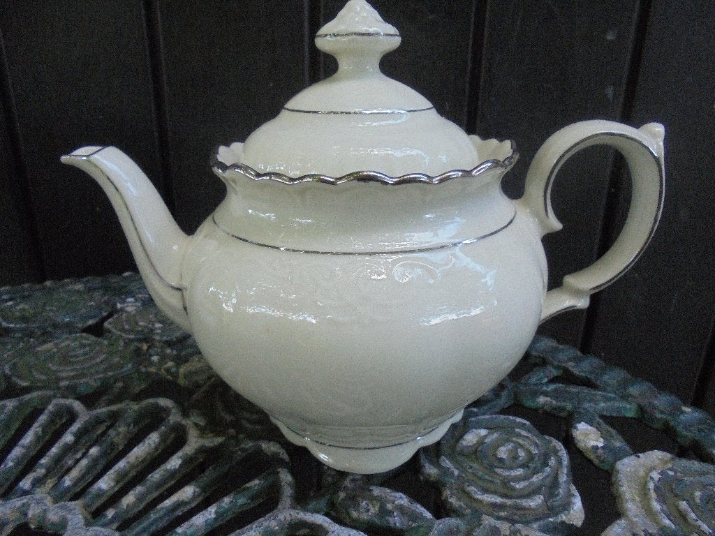 Sierlijke Theepot GEHA Rococo wit met zilveren bies en rand, Ophalen of Verzenden
