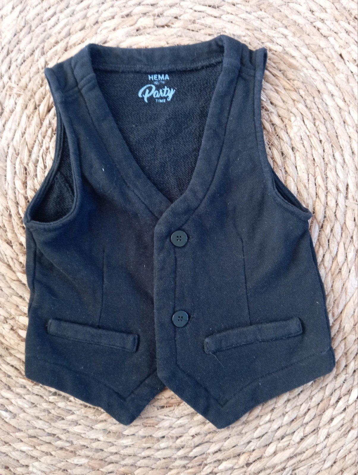 Zwart gilet Hema, maat 110/116 - zo goed als nieuw, Kinderen en Baby's, Overige typen, Ophalen of Verzenden, Zo goed als nieuw