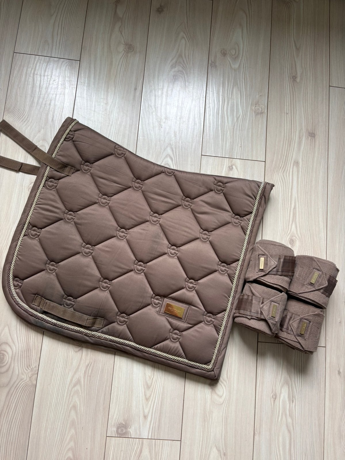 Equestrian Stockholm champage set, Dieren en Toebehoren, Paarden en Pony's | Dekens en Dekjes, Full (L), Dressuurdekje, Equestrian Stockholm