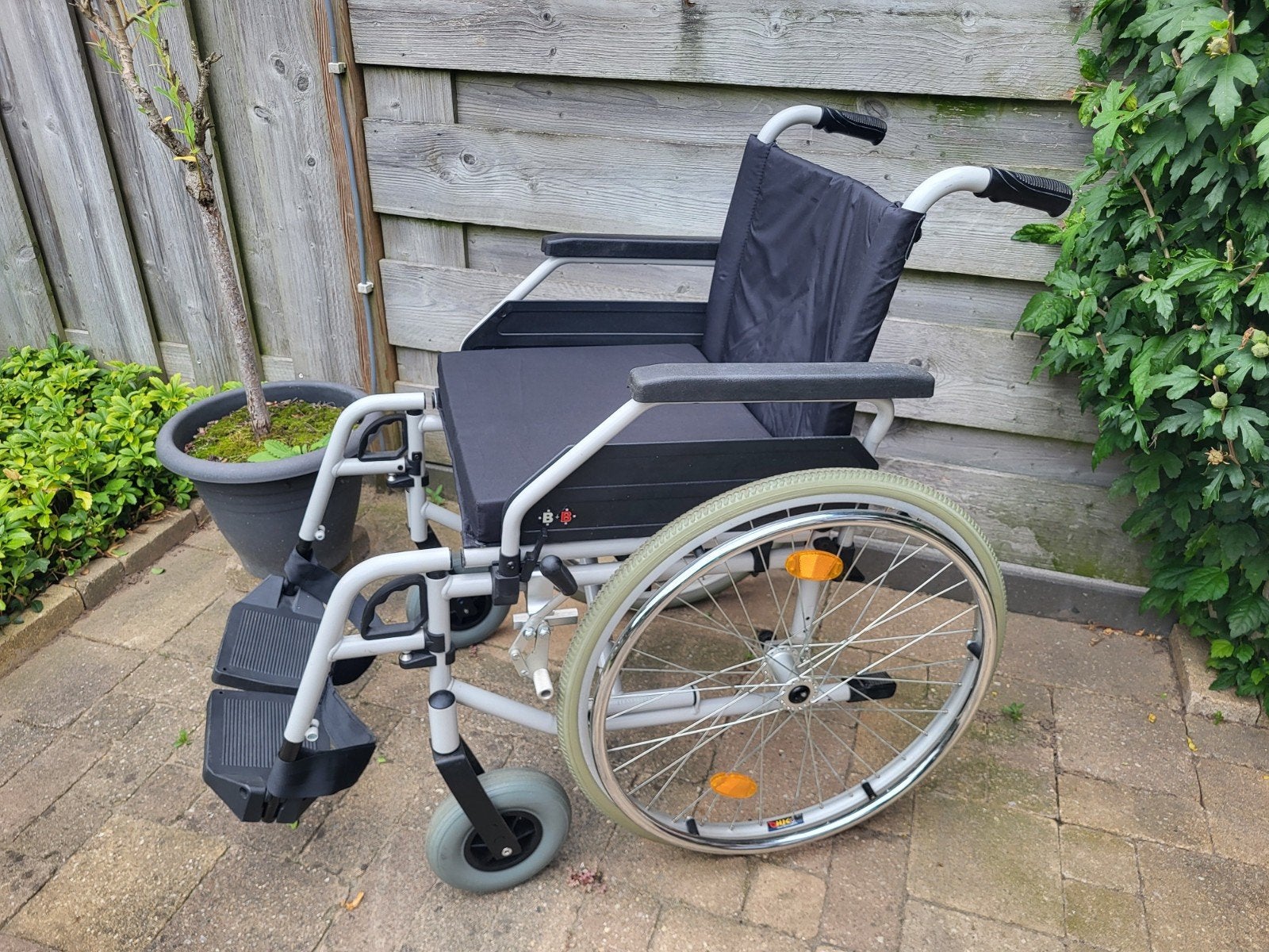 Lichtgewicht rolstoel. Inklapbaar., Ophalen, Inklapbaar, Zo goed als nieuw, Handbewogen rolstoel