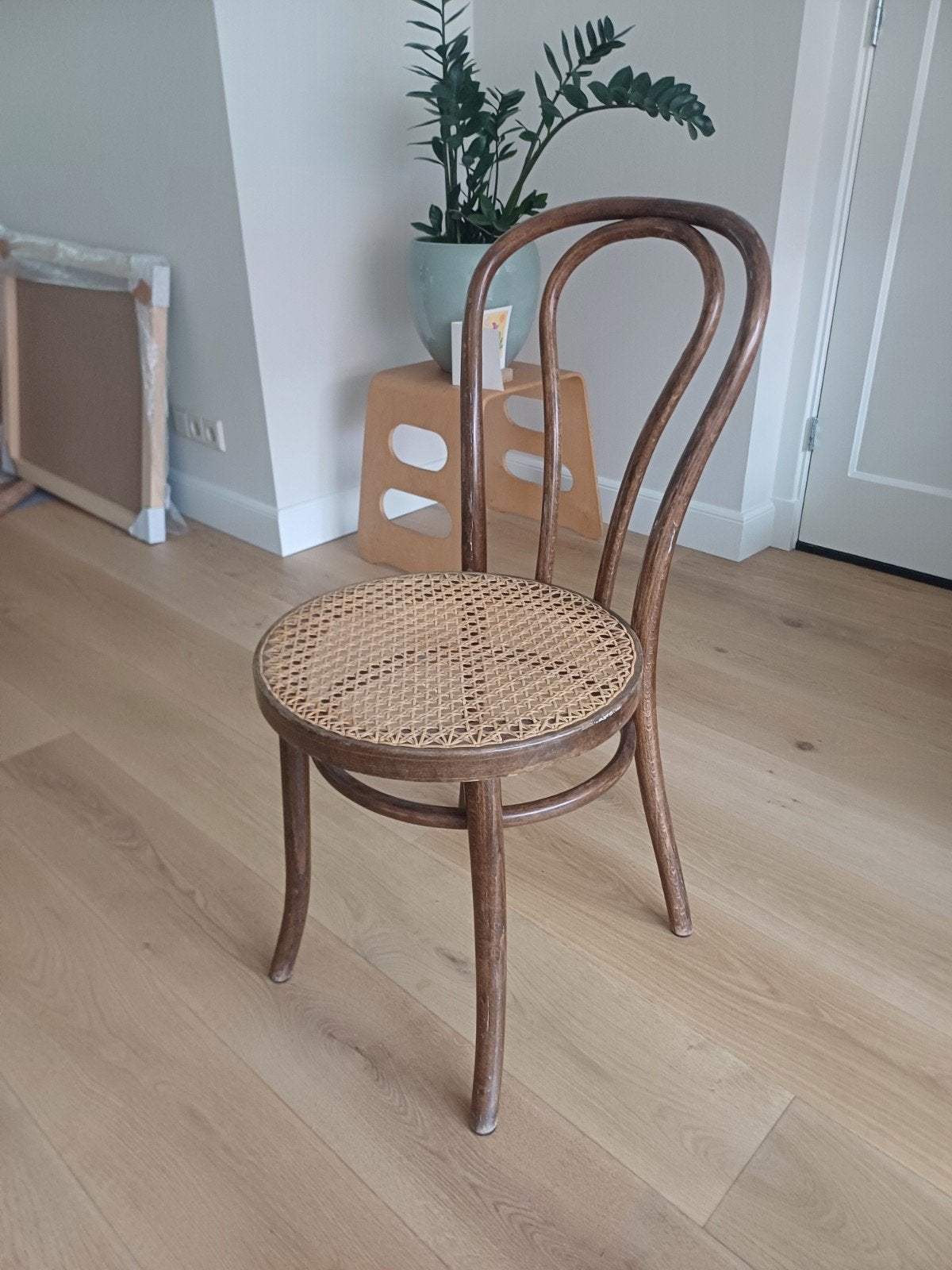 Imitatie thonet stoel met webbing zitting, Antiek en Kunst, Ophalen