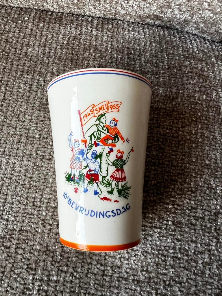 Vintage herdenkingsbeker Bevrijdingsdag 1945-1955, Ophalen of Verzenden