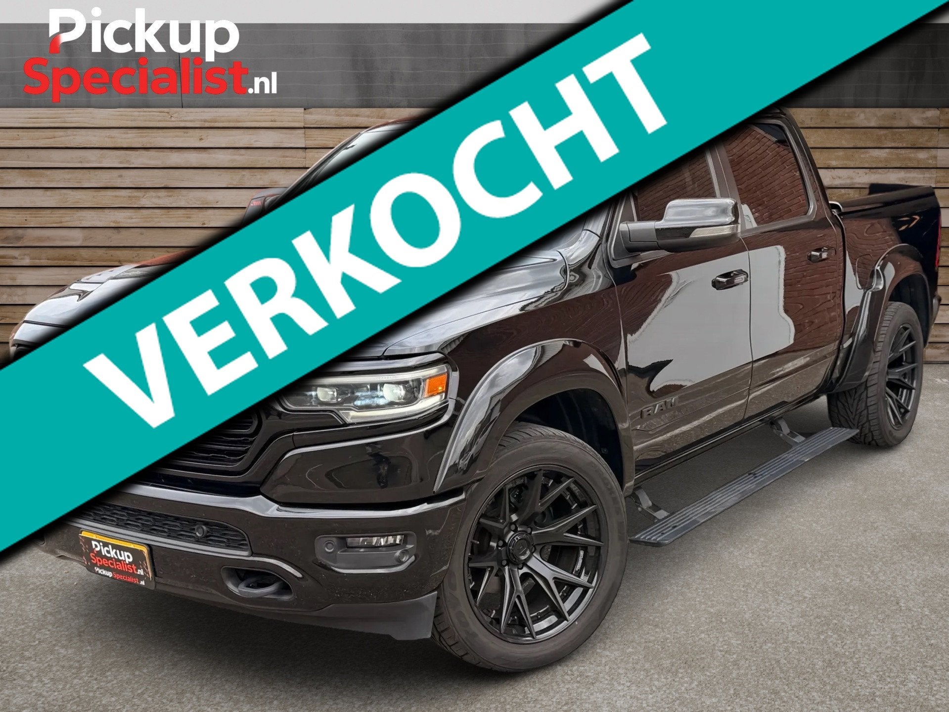 Dodge Ram 1500 5.7 V8 4x4 Crew Cab Limited , WIDE BODY , FUS, Auto's, Automaat, Dealer onderhouden, 5654 cc, Zwart