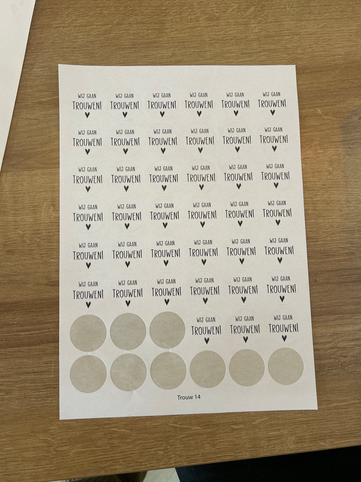 39 Trouwstickers 'Wij gaan trouwen!' voor enveloppen/decorat, Ophalen of Verzenden, Zo goed als nieuw, Meerdere stickers