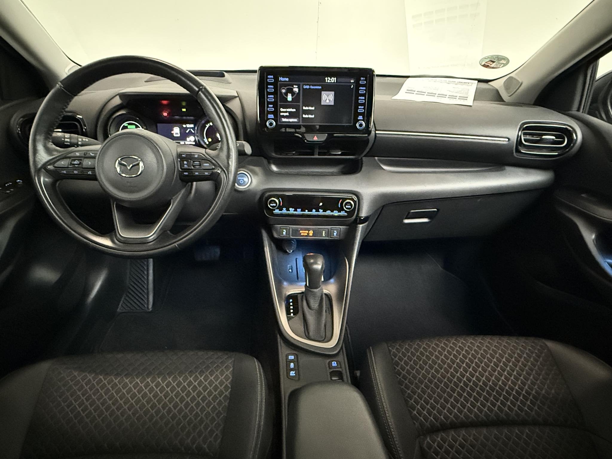 Mazda 2 Hybrid 1.5 Select PANO | CAMERA | CARPLAY | LMV, Auto's, Dealer onderhouden, 450 kg, Gebruikt, Zwart