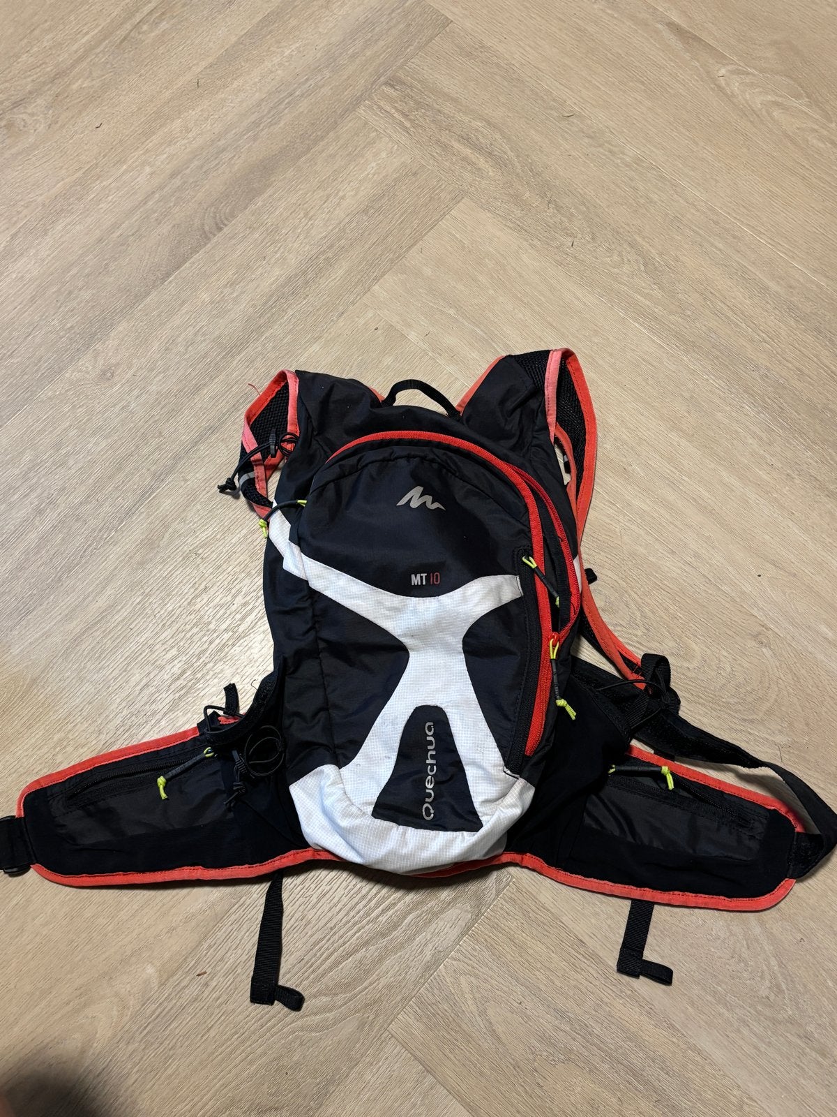 Quechua MT10 Rugzak met Waterzak / Camelbag, Ophalen, Gebruikt, Zwart, Overige typen