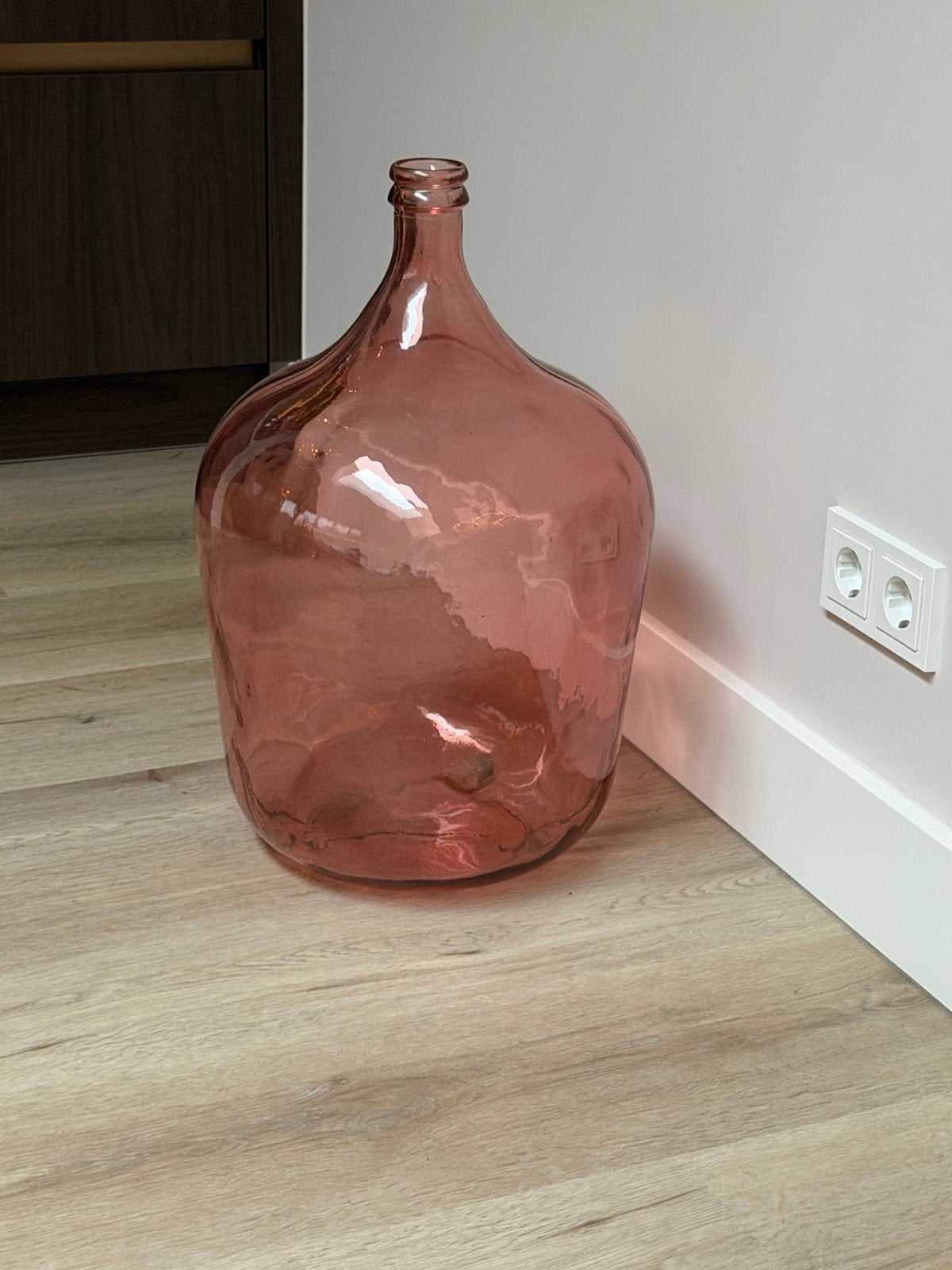 Grote roze glazen vaas, Ophalen