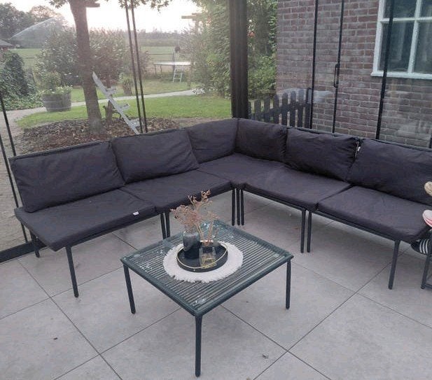 Moderne loungeset met kussens - 190x200x65 cm en salontafel, Ophalen, Overige materialen, Gebruikt, Meer dan 8 zitplaatsen
