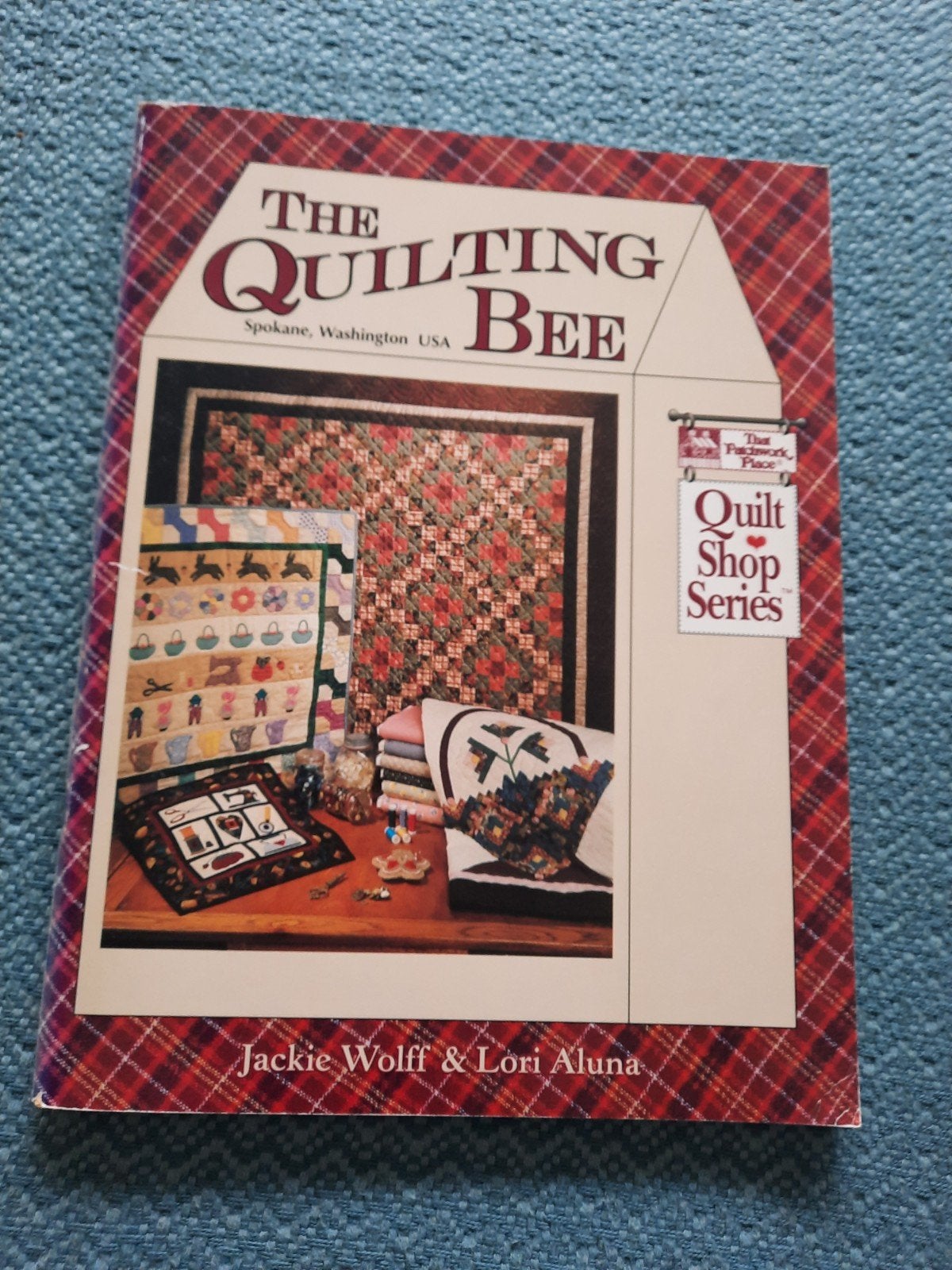 The Quilting Bee - Jackie Wolff & Lori Aluna, Ophalen of Verzenden, Zo goed als nieuw, Borduren en Naaien, Jackie Wolff & Lori Aluna