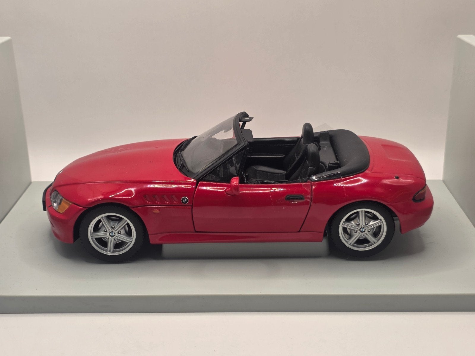 bmw z3 roadster, Hobby en Vrije tijd, Modelauto's | 1:18, Ophalen of Verzenden, Zo goed als nieuw, UT Models