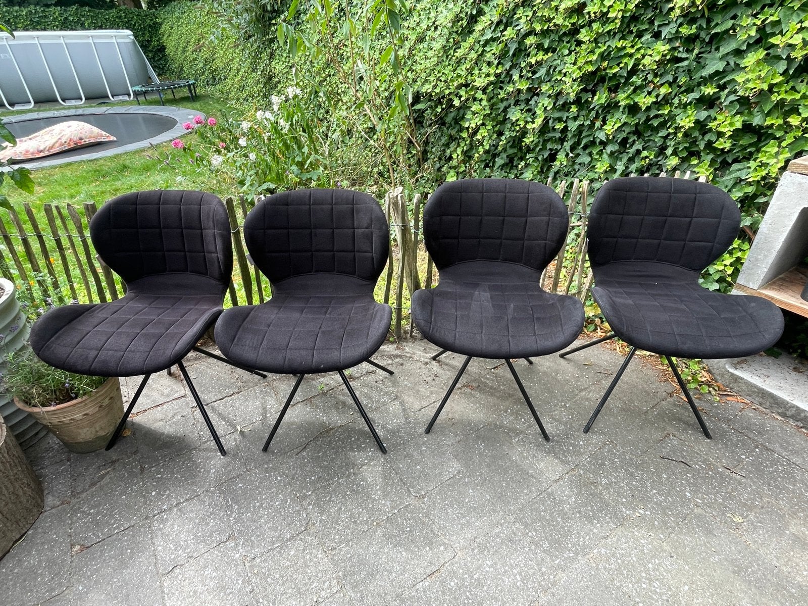 4x Zuiver OMG stoel zwart - comfortabel en stijlvol, Huis en Inrichting, Stoelen, Gebruikt, Zwart, Ophalen of Verzenden, Vier