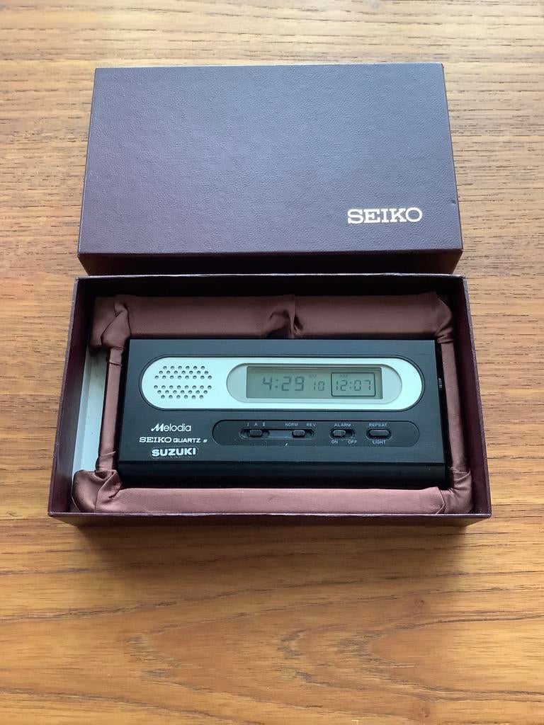 seiko vintage quartz muziek tafelklokje lcd melodia uit 1979, Antiek en Kunst, Ophalen