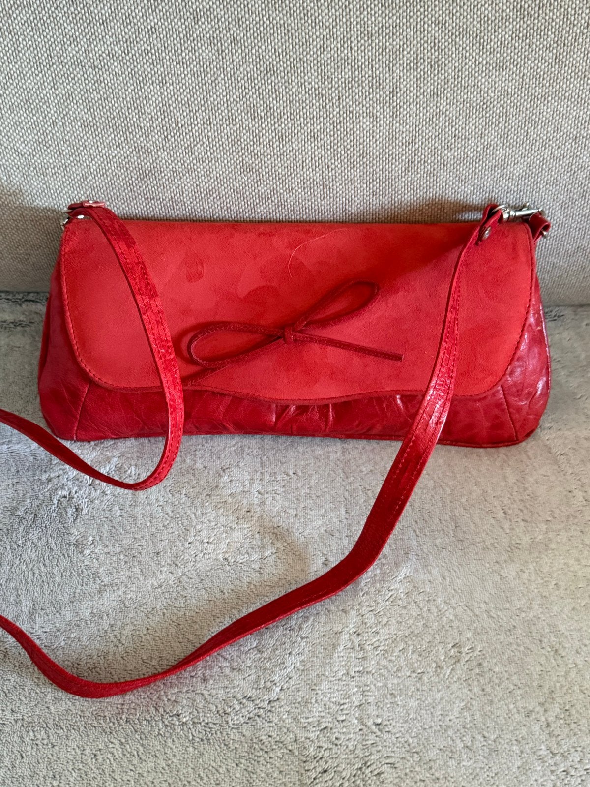 Rood Avondtasje /   Lederen Schoudertasje met Strikje, Sieraden, Tassen en Uiterlijk, Tassen | Damestassen, Ophalen of Verzenden