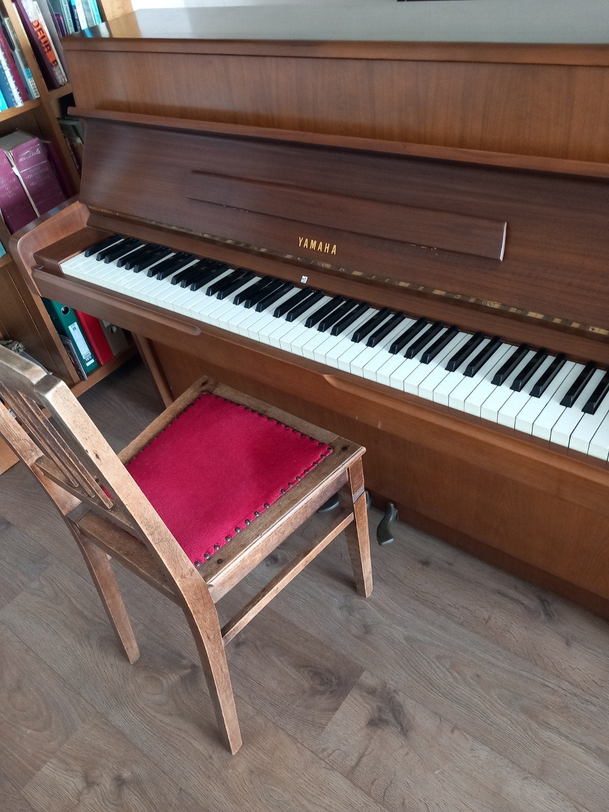 Yamaha piano, gestemd en gebracht