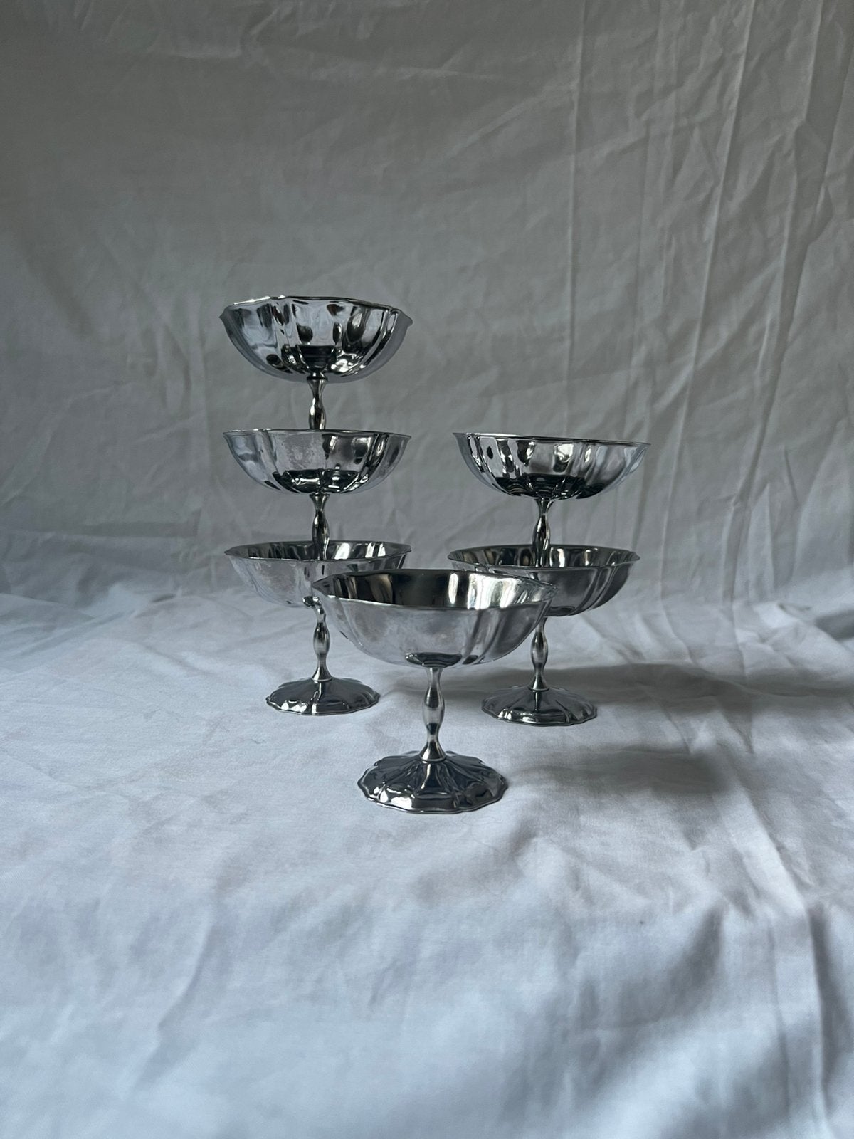 Vintage Franse RVS tulpvormige inox dessert- of ijscoupes, Huis en Inrichting, Keuken | Servies, Schaal of Schalen, Vintage, Metaal