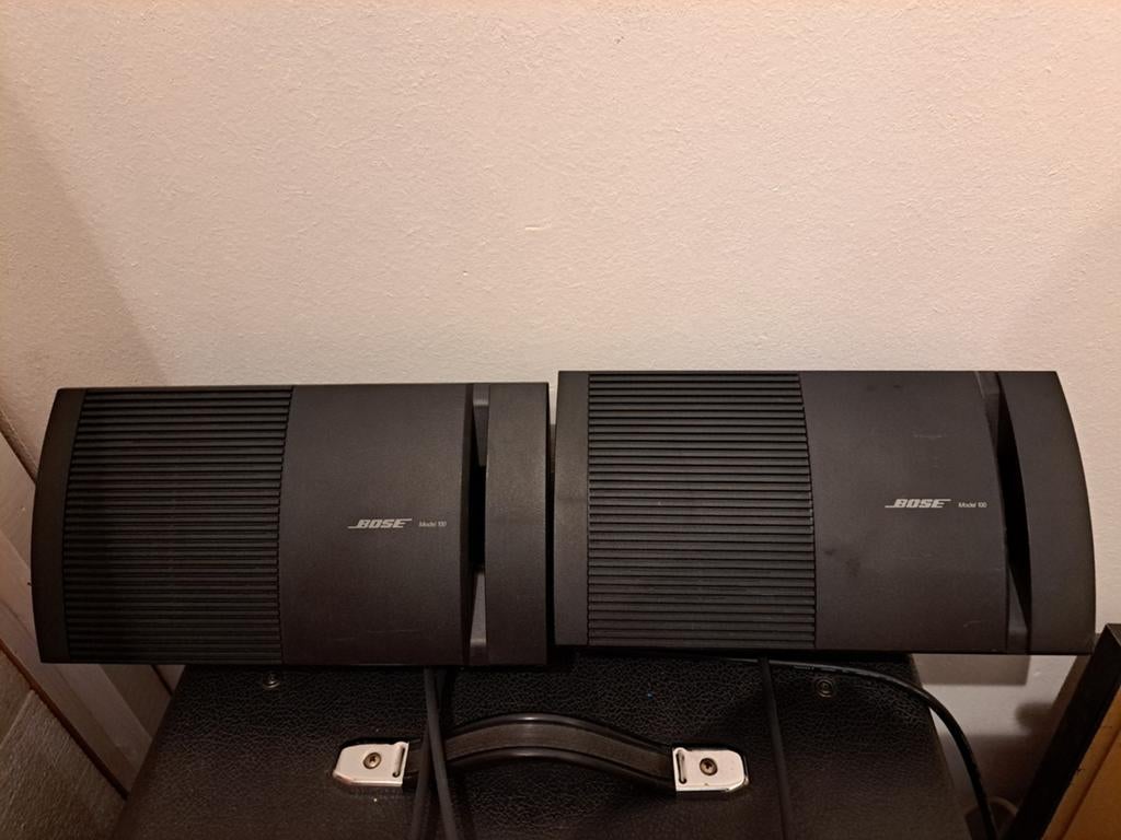 Te koop 2x bose 100, Ophalen, 120 watt of meer, Front, Rear of Stereo speakers, Bose