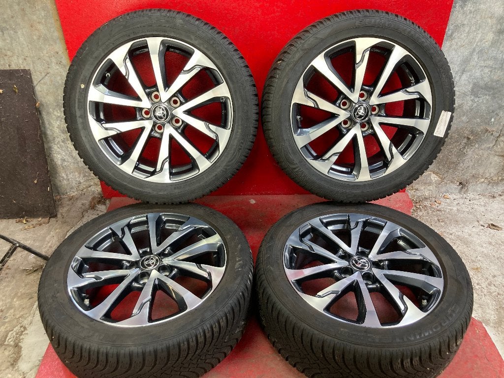 Winterbanden Toyota Corolla Cross 225/50R18, 18 inch, Gebruikt, ., Banden en Velgen