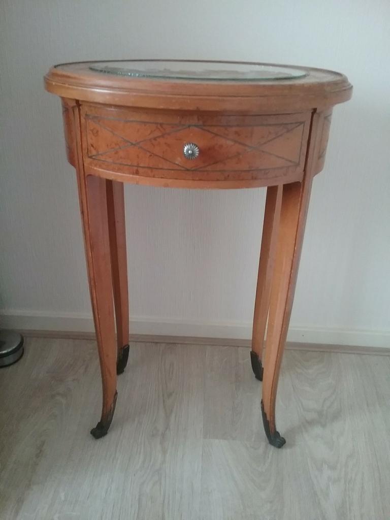 Antiek tafeltje heel apart, Ophalen, 50 tot 100 cm, Zo goed als nieuw, Ovaal