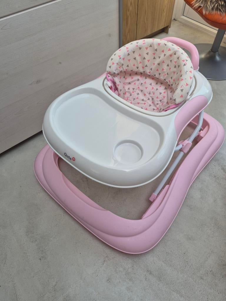 Roze babywalker / loopstoel van Qute, Ophalen of Verzenden, Gebruikt, Overige typen, Met wieltjes