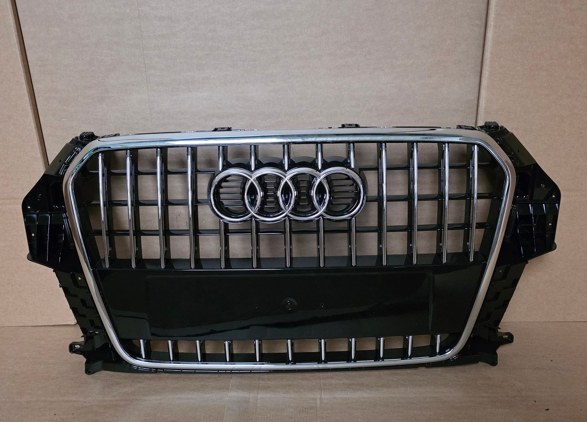 Grill Audi Q3 8U S-line Grille Basic bj.2011-2014 8U0 NIEUW, -, Nieuw, Ophalen of Verzenden, -