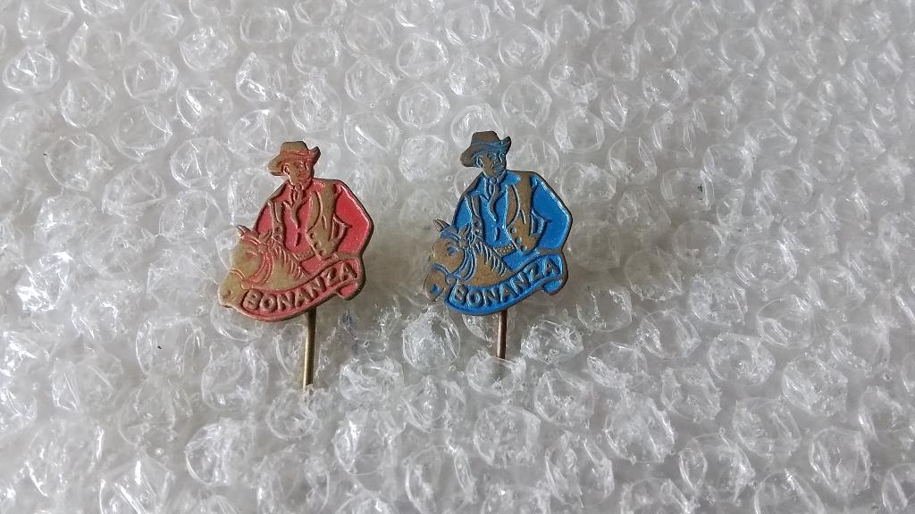2 verschillende kleuren speldjes Bonanza, Verzamelen, Ophalen of Verzenden, Zo goed als nieuw, Overige onderwerpen