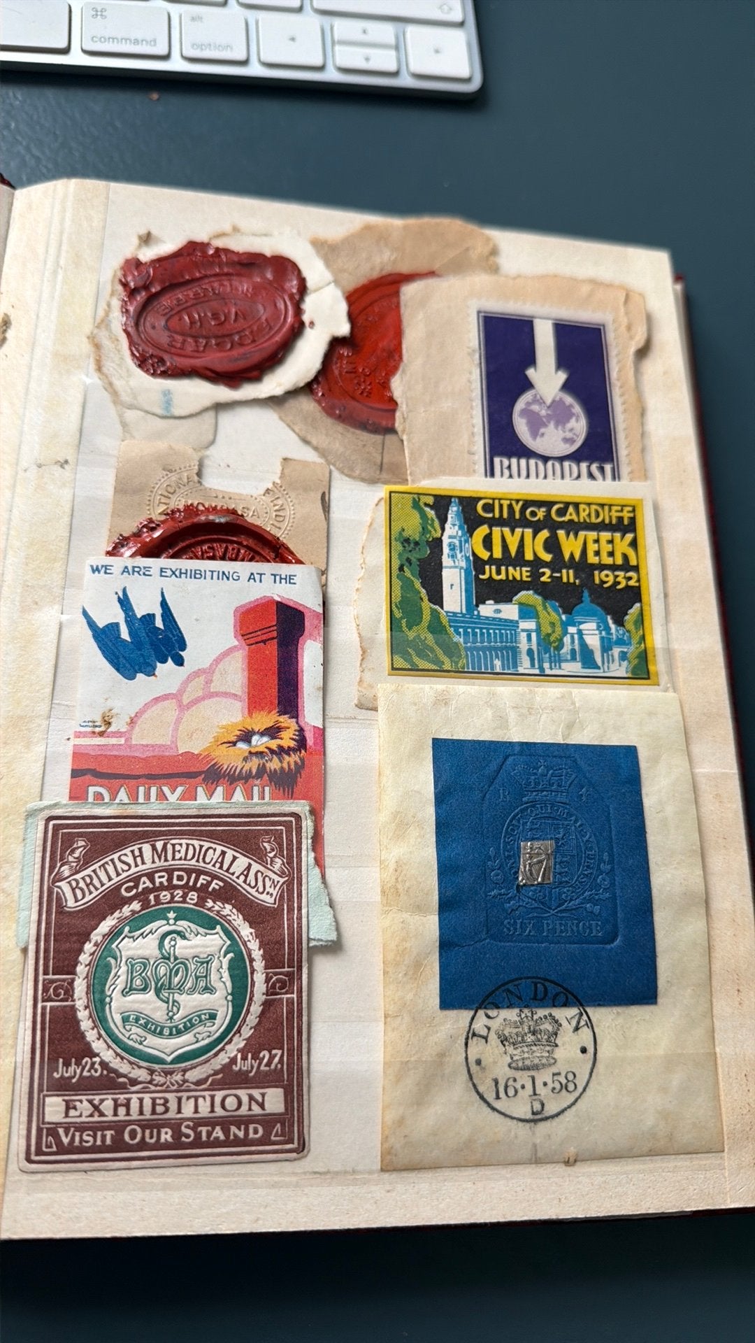 Wereld leuk boekje labels, briefstukjes etc, Ophalen of Verzenden, Buitenland