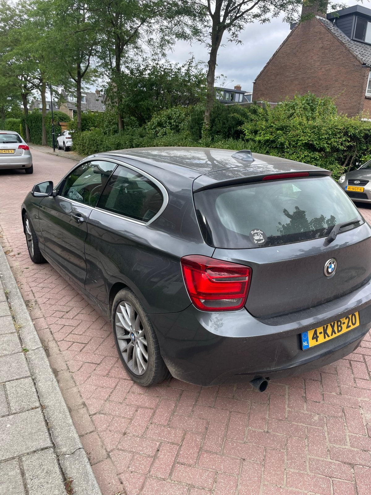 BMW 1-Serie 114I 75KW 3-DR 2013 Grijs 230pk!!, Auto's, BMW, 1-Serie, Achterwielaandrijving, 4 cilinders, 19 km/l