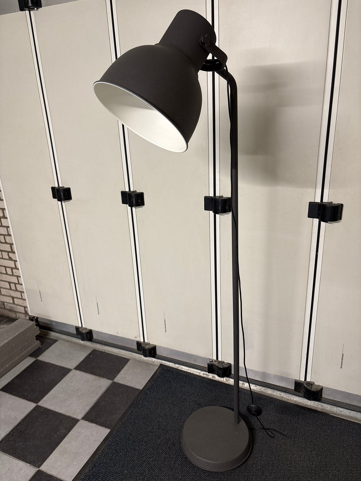 Moderne staande lamp - Donkergrijs, verstelbaar, Huis en Inrichting, Ophalen, E27 (groot), Zo goed als nieuw, Metaal