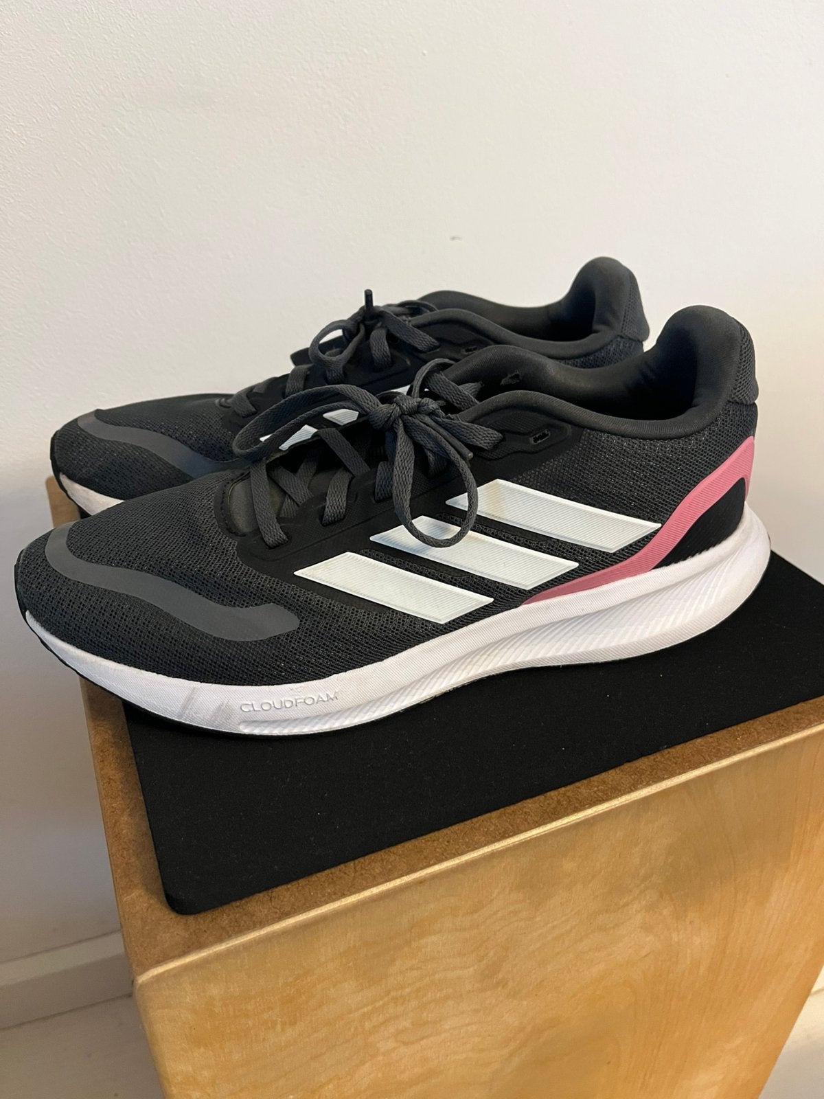 Mast 38 2/3 Adidas sportschoenen, Ophalen of Verzenden, Zo goed als nieuw, Roze, Sneakers of Gympen