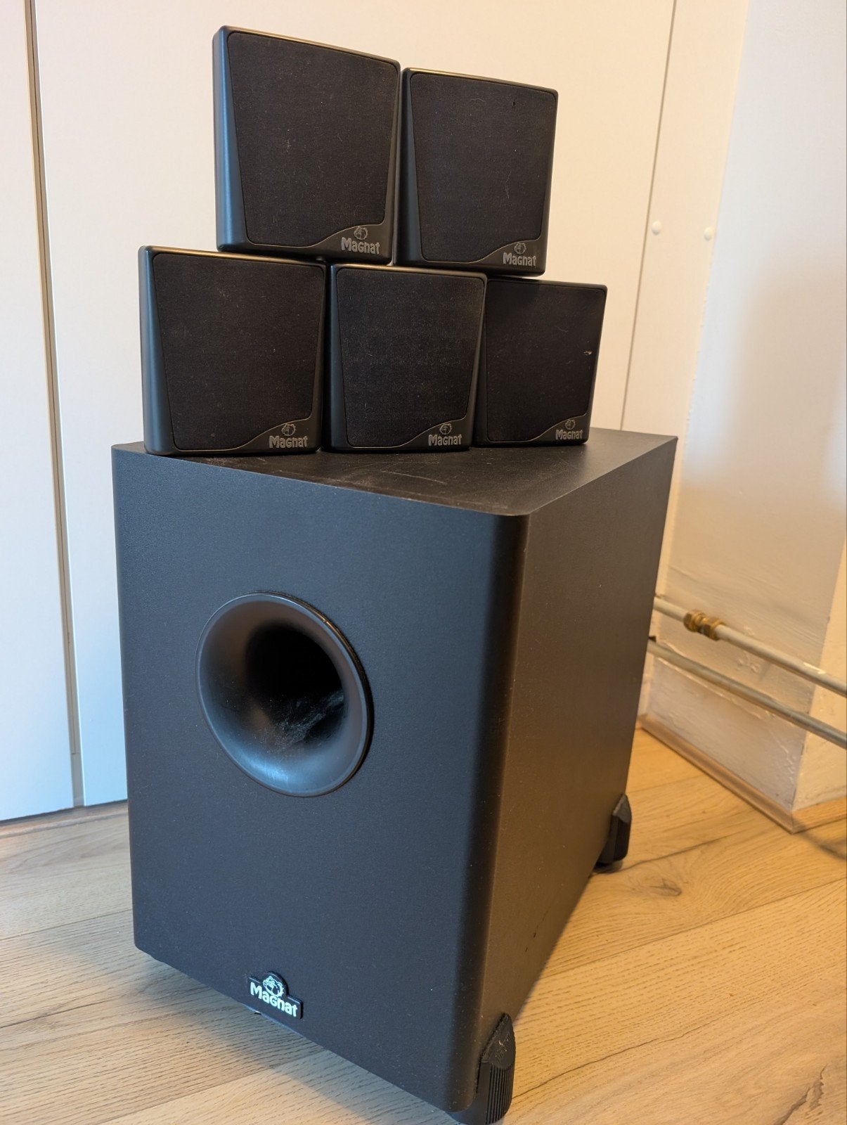 Magnat Active Subwoofer met 5 Satelliet Speakers, Audio, Tv en Foto, Ophalen, Magnat, Surroundset, Minder dan 60 watt
