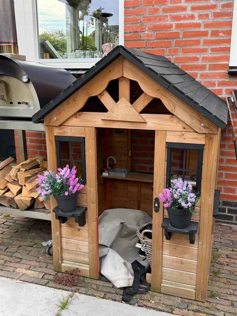 Houten kinderspeelhuis, Ophalen, Zo goed als nieuw, Bekend, Bekend